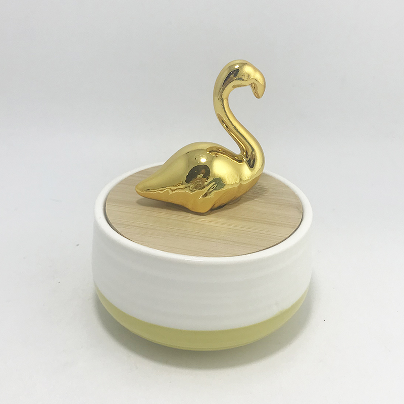 Essential oil ceramic golden flower diffuser European with wooden lid